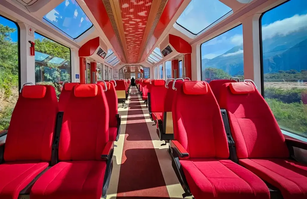 Tren Solar Interior